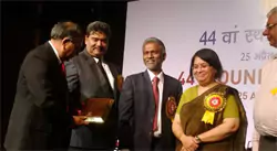 PNB HFL awarded for ‘Significant Contribution to Housing’ by HUDCO – 25th April 2014